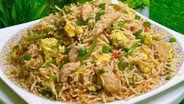 آج  پیش کریں گرما گرم چکن فرائیڈ رائس