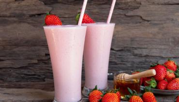 افطار ڈرنک: ٹھنڈا ٹھنڈا اسٹرابیری شیک