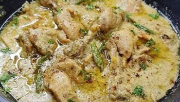 آج افطار ڈنر میں بنائیں مزیدار چکن وائٹ قورمہ