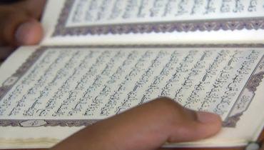 حالتِ اعتکاف میں بچوں کو قرآن کریم پڑھانا کیسا ہے؟